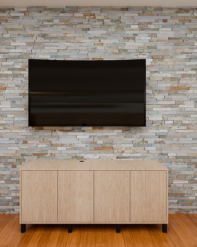 Render szafki RTV w dębie na czarnych nóżkach pod ścianą z kamienia dekoracyjnego